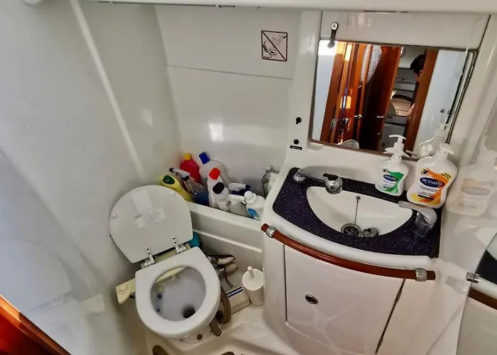 船屋 Sailboat In 博德鲁姆