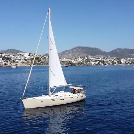 Úszó hotel Sailboat In *