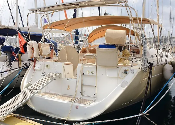 Bateau-hôtel Sailboat In